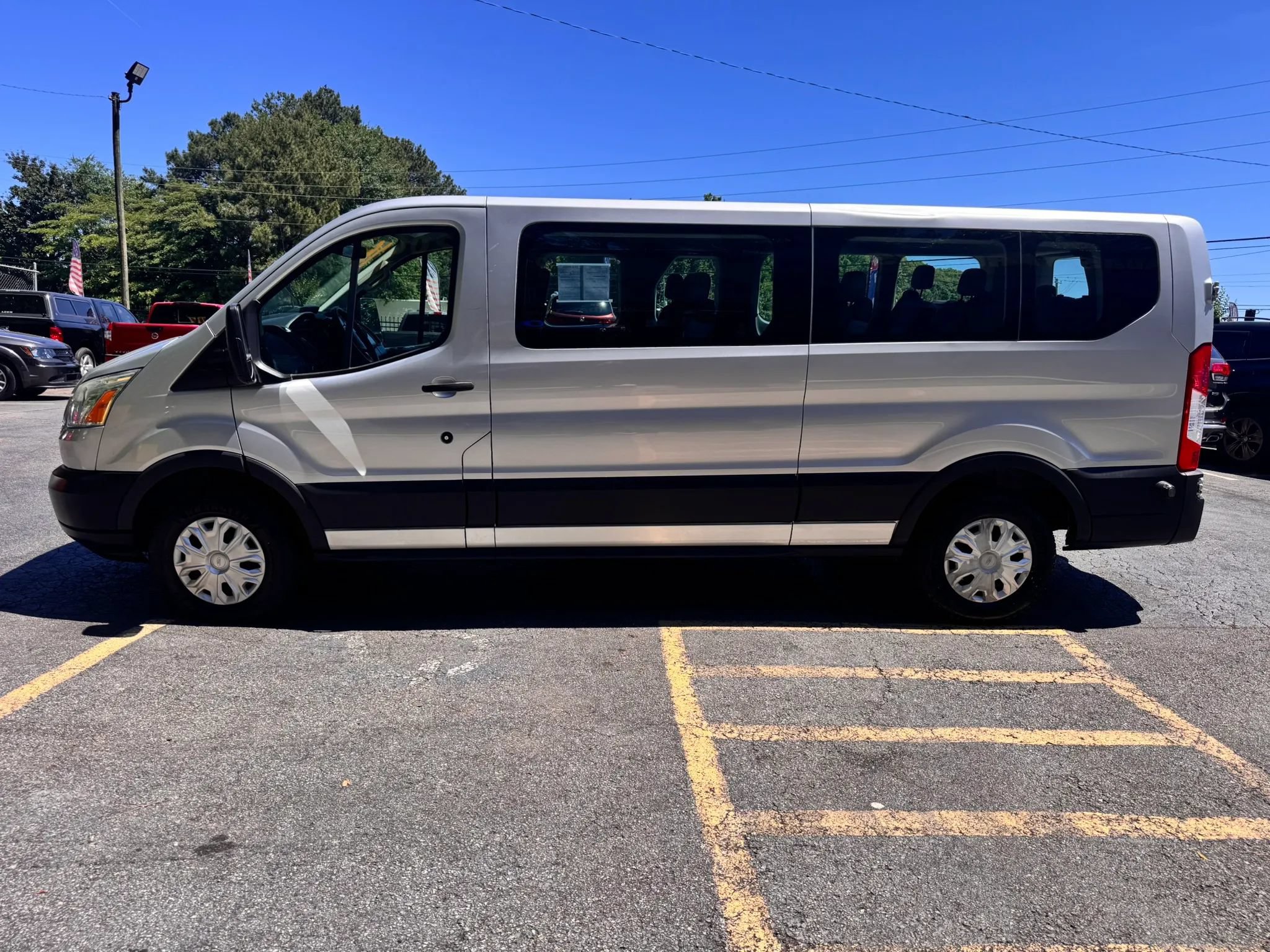 Used 2016 Ford Transit 350 XLT RWD image 4