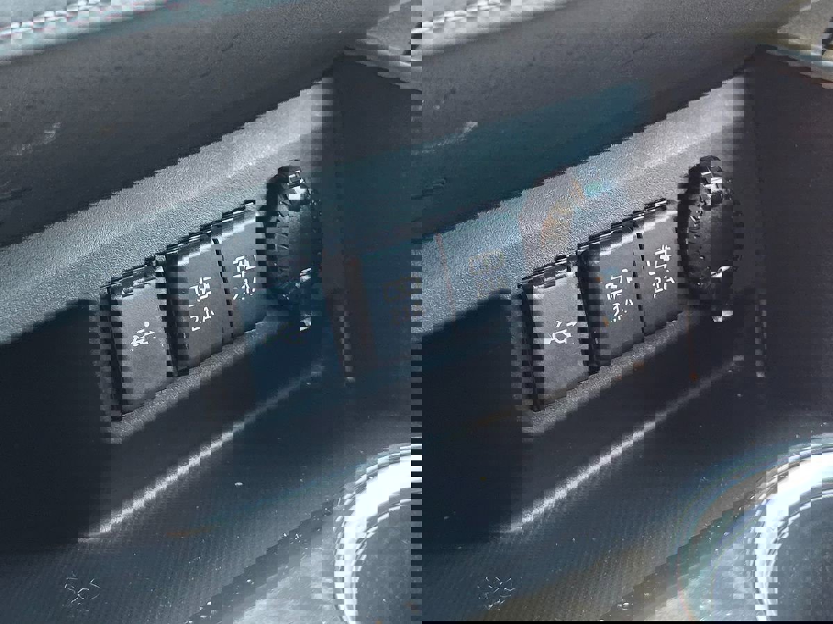 Used 2021 Toyota Highlander LE image 47