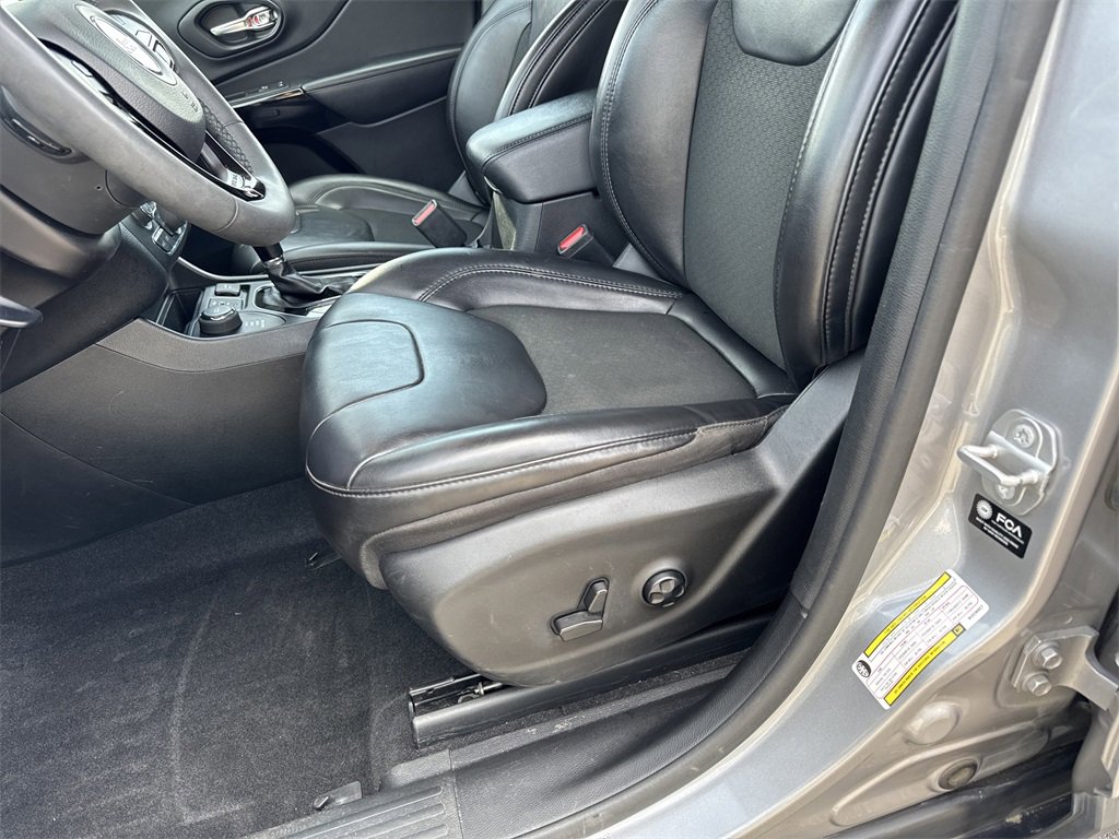 Used 2021 Jeep Cherokee Altitude image 13