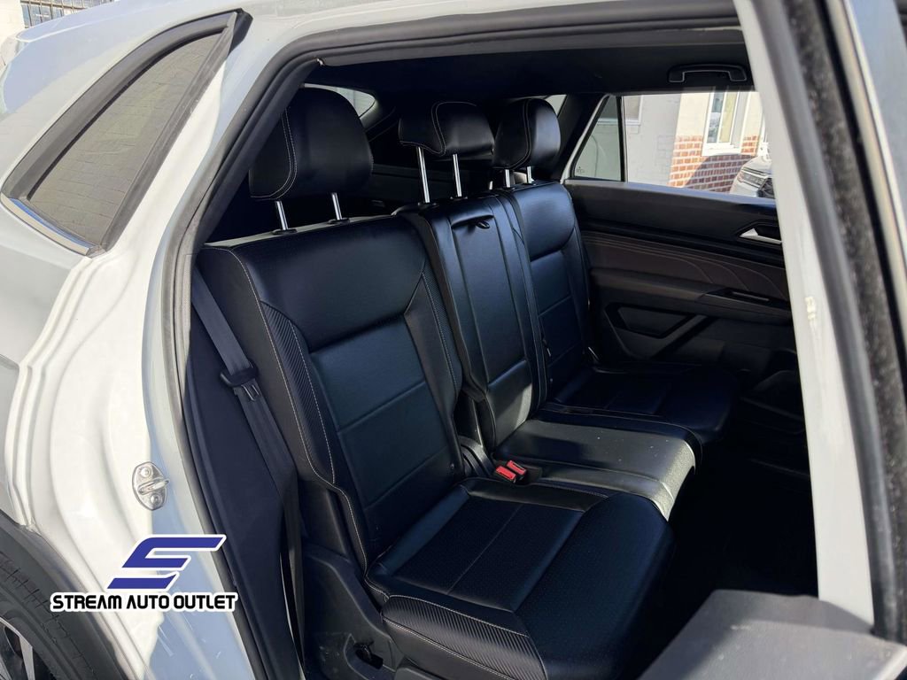Used 2022 Volkswagen Atlas Cross Sport SE image 16