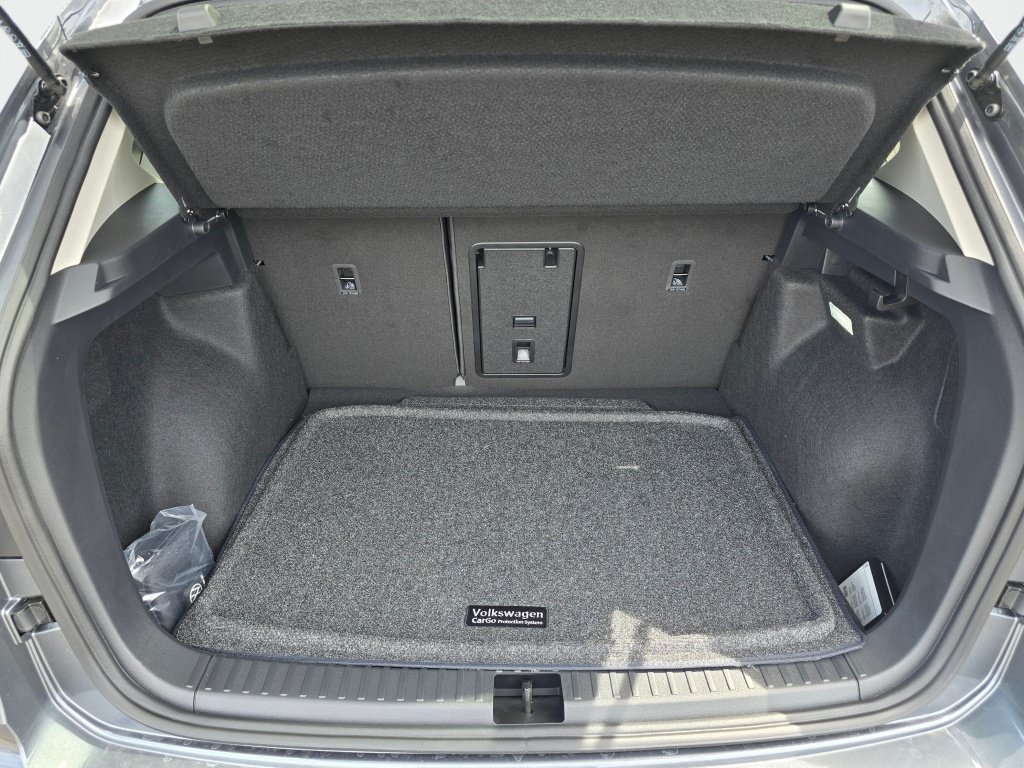 New 2026 Volkswagen Taos SE AWD/4WD image 16