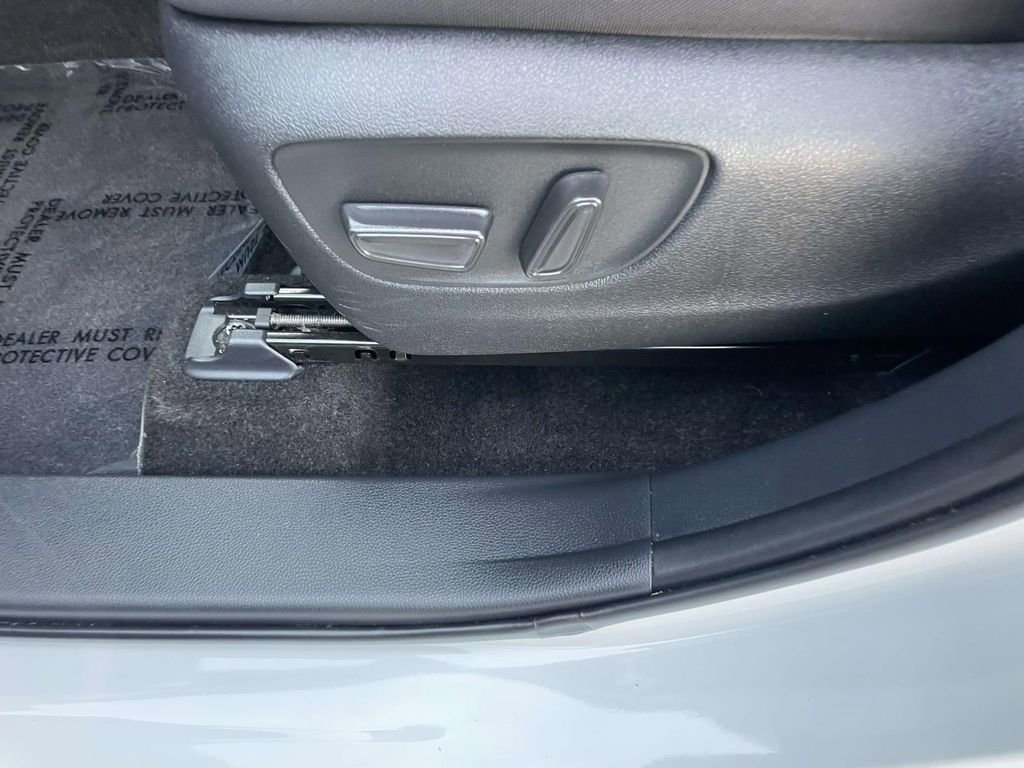 Used 2024 Toyota Highlander LE image 29