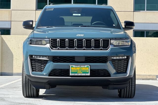 New 2026 Jeep Grand Cherokee Limited AWD/4WD image 3