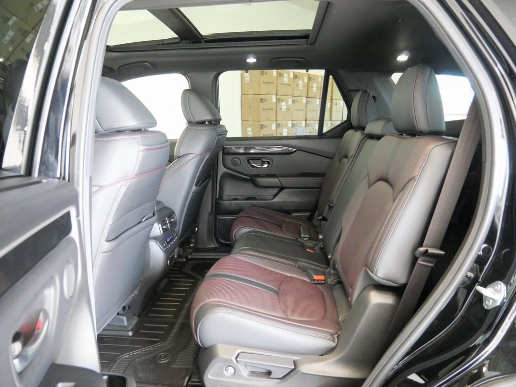 Used 2025 Honda Pilot Black Edition image 23