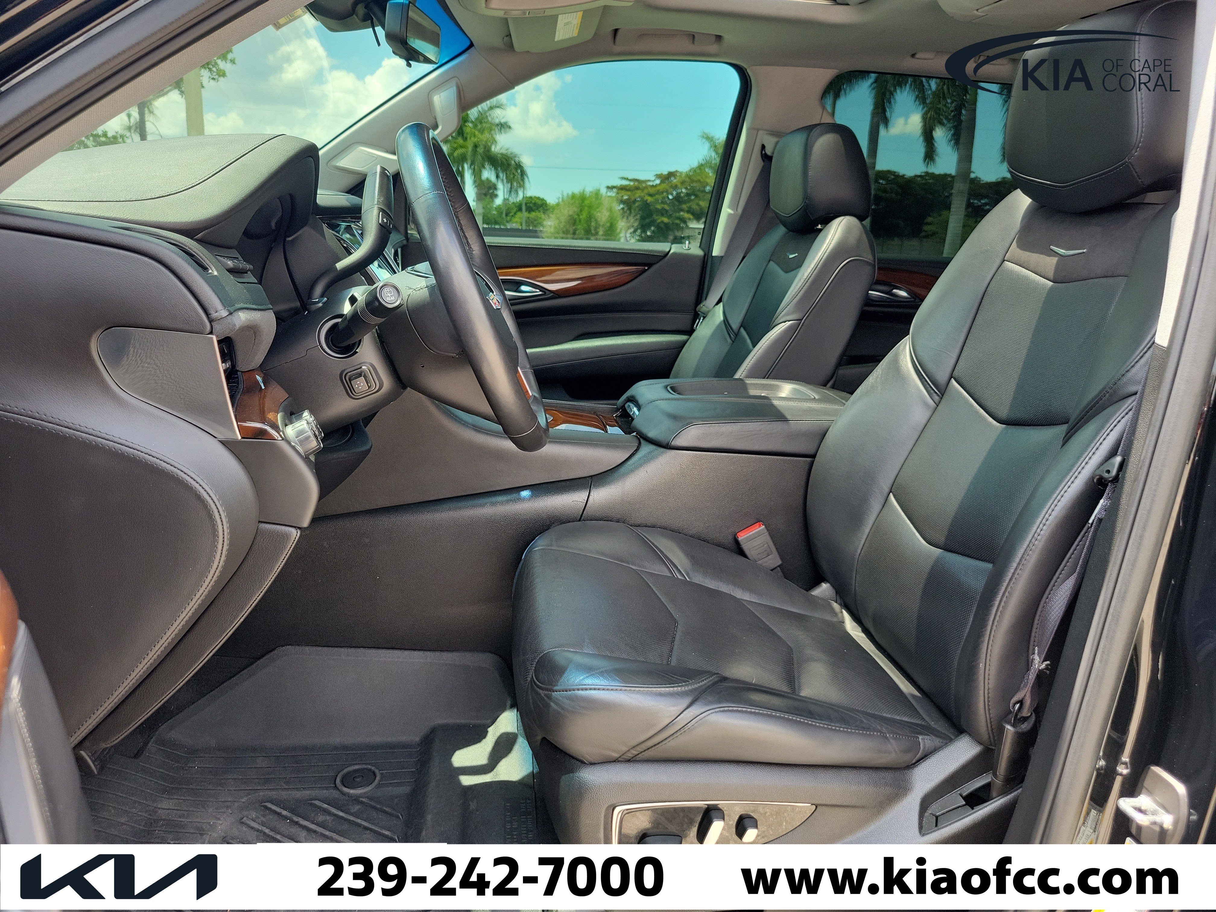 Used 2017 Cadillac Escalade Premium Luxury AWD/4WD image 22