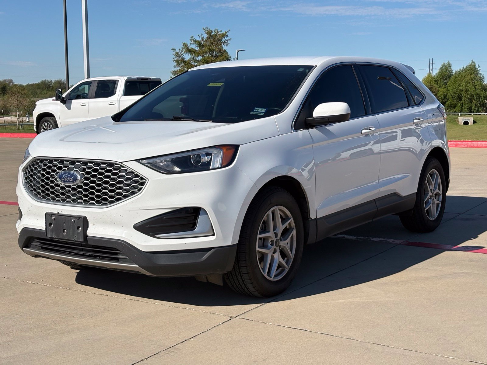Used 2024 Ford Edge SEL AWD/4WD image 3