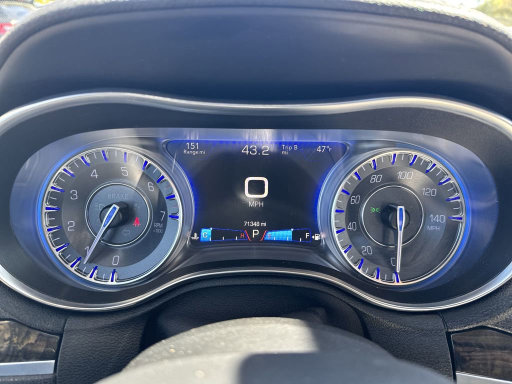 Used 2015 Chrysler 300 C image 15