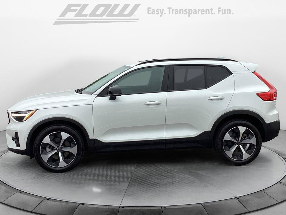 Certified 2025 Volvo XC40 B5 Plus AWD/4WD image 5