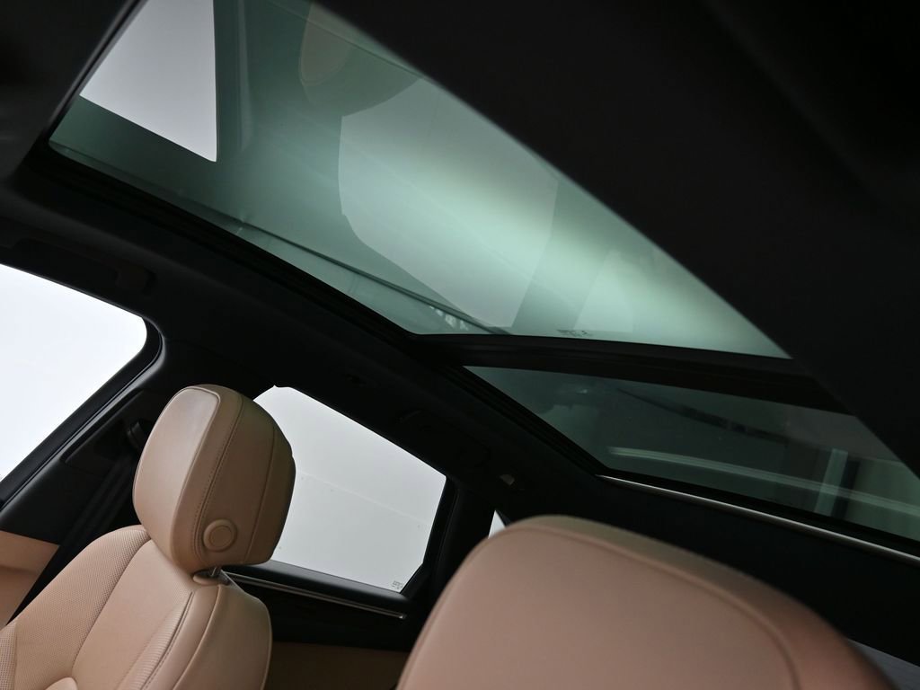 Certified 2023 Porsche Macan AWD/4WD image 11
