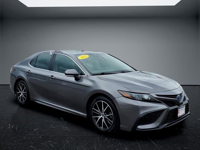 Used 2022 Toyota Camry SE w/ Cold Weather Package FWD image 5