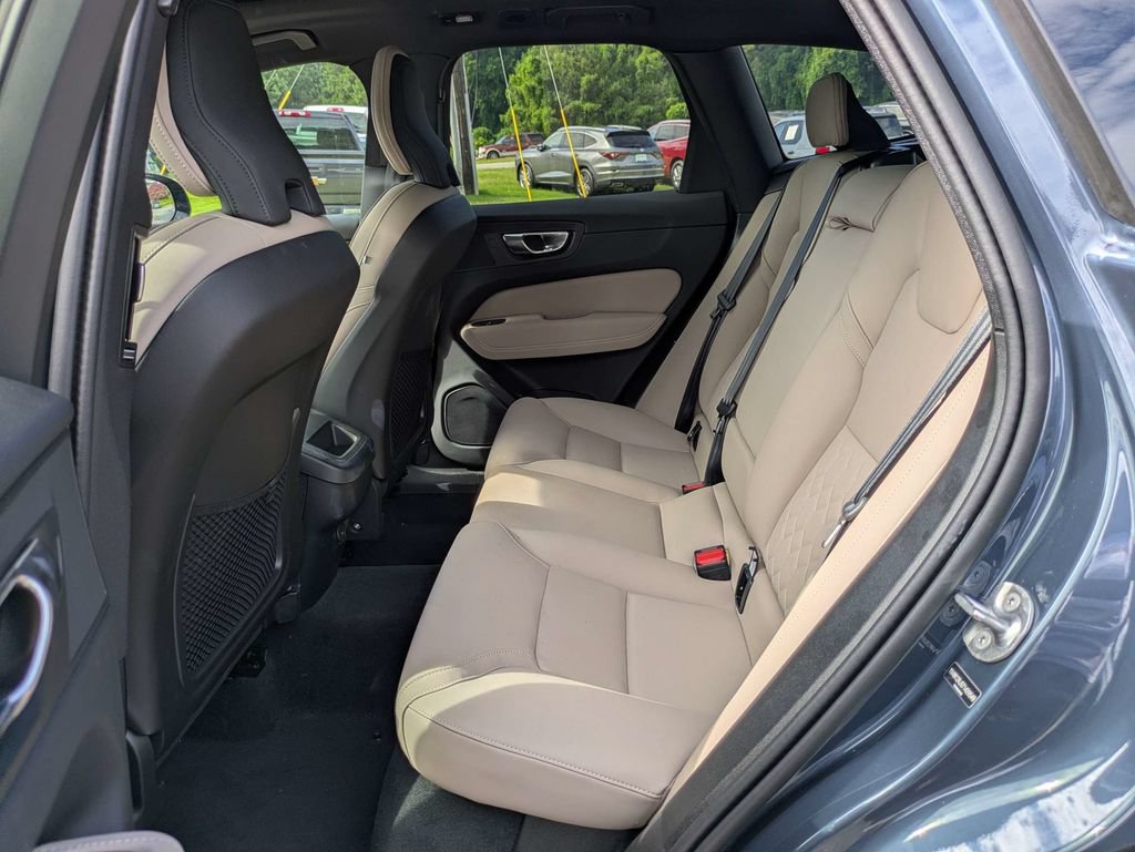 Certified 2026 Volvo XC60 B5 Core AWD/4WD image 15