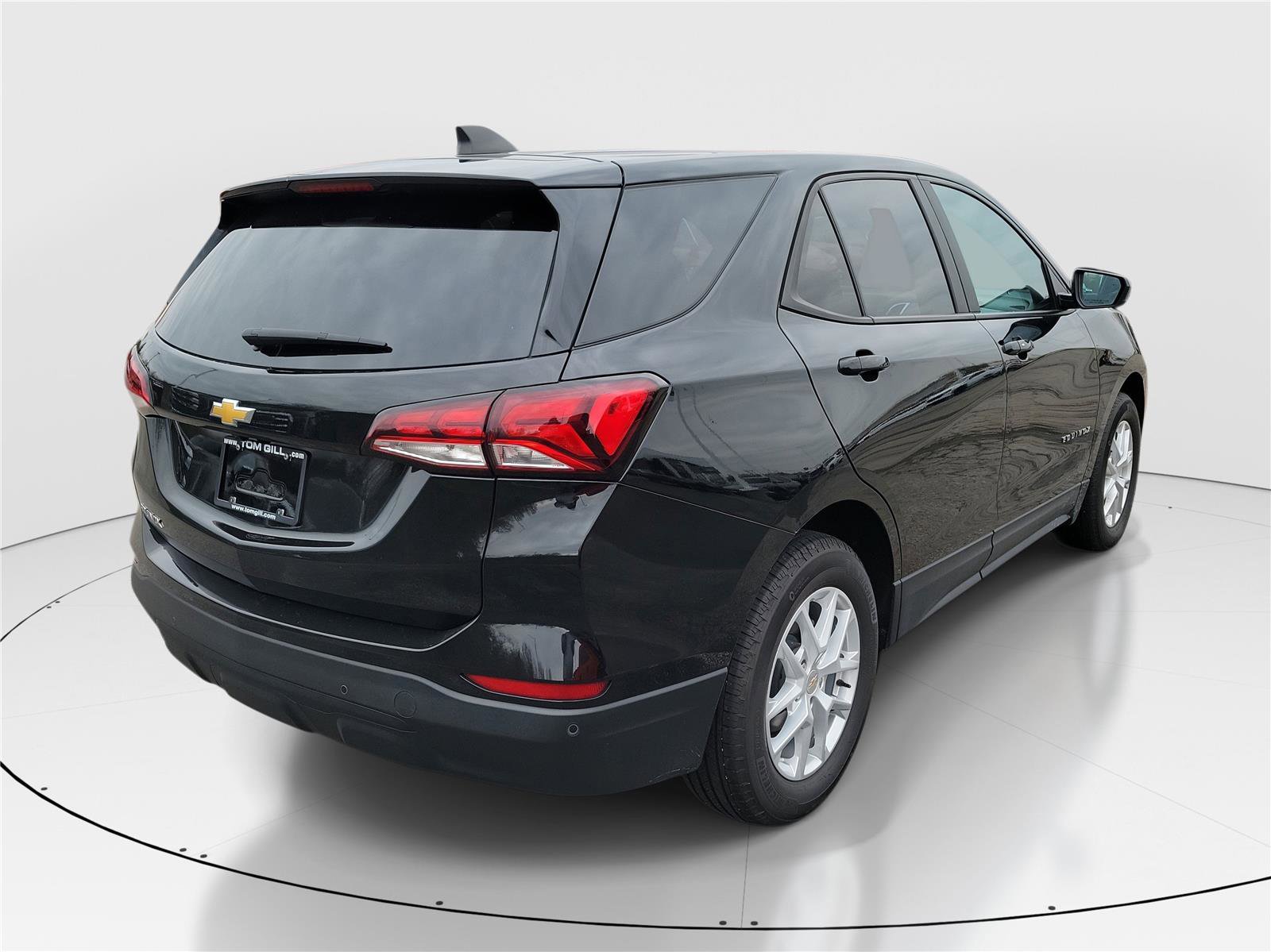 Used 2024 Chevrolet Equinox LS w/ LS Convenience Package image 4