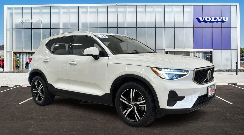 Used 2023 Volvo XC40 B5 Core w/ Convenience Package AWD/4WD image 1