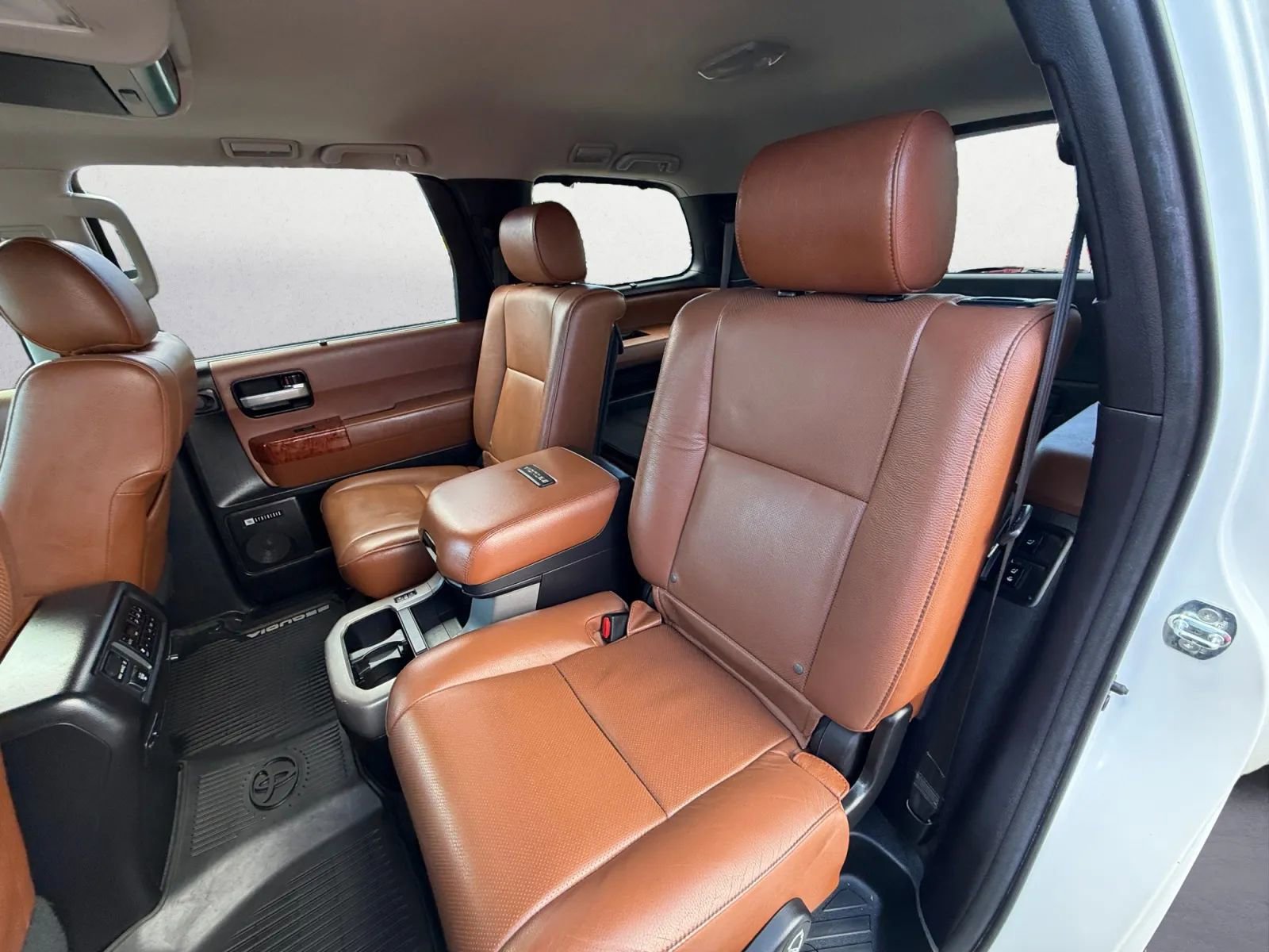 Used 2020 Toyota Sequoia Platinum AWD/4WD image 29