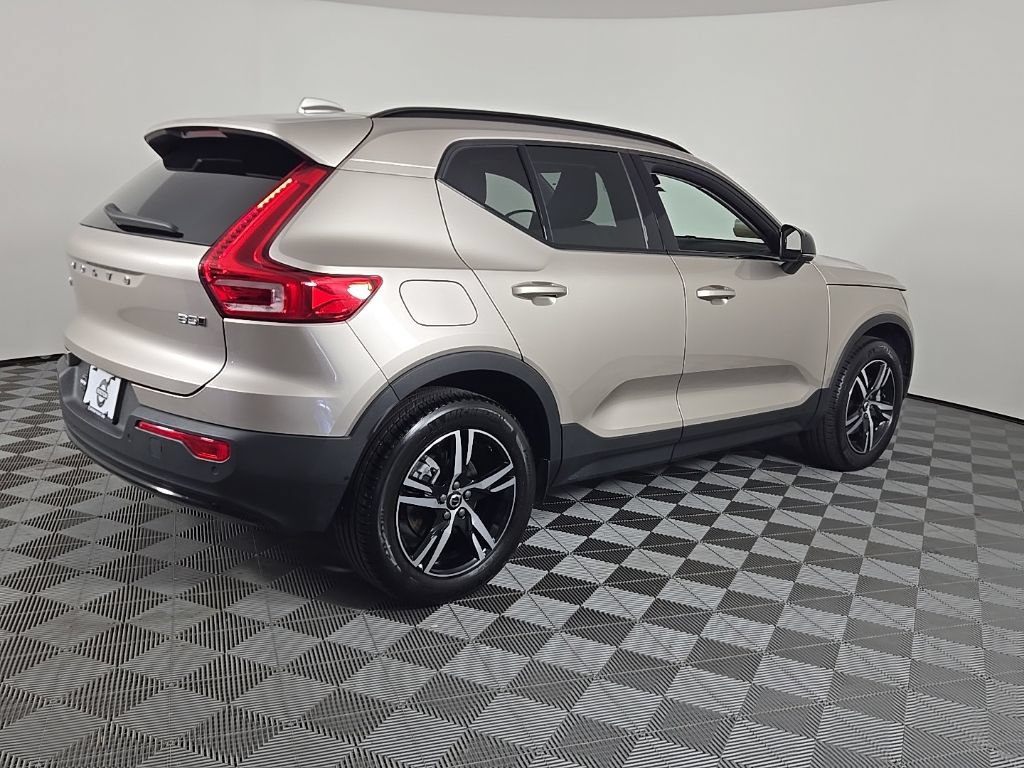 Certified 2024 Volvo XC40 B5 Core AWD/4WD image 9