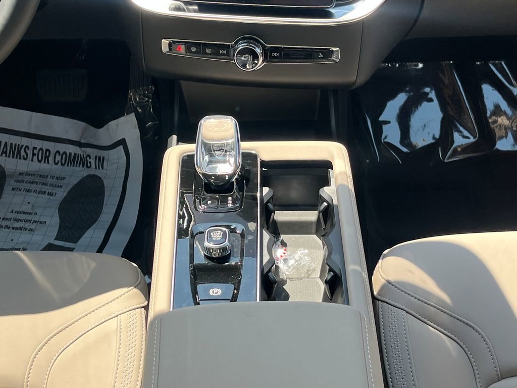 New 2026 Volvo XC90 B6 Plus w/ Protection Package Premier image 22