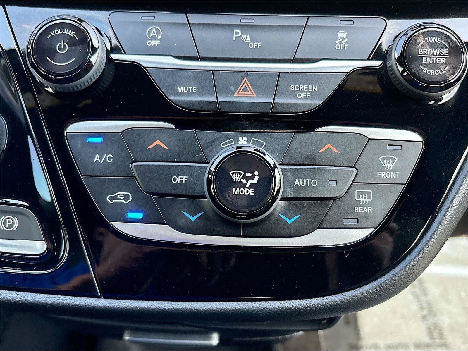 Used 2020 Chrysler Pacifica Touring-L Plus w/ S Appearance Package FWD image 16
