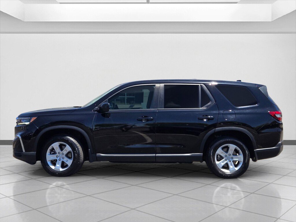 Used 2023 Honda Pilot LX image 8