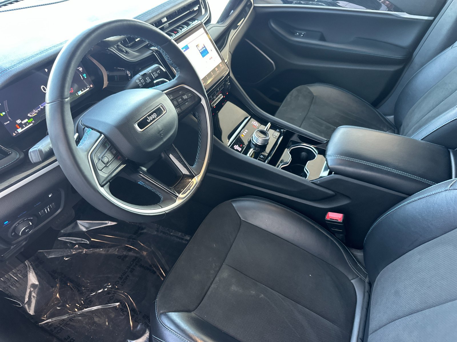 Used 2023 Jeep Grand Cherokee Trailhawk w/ Luxury Tech Group III AWD/4WD image 10