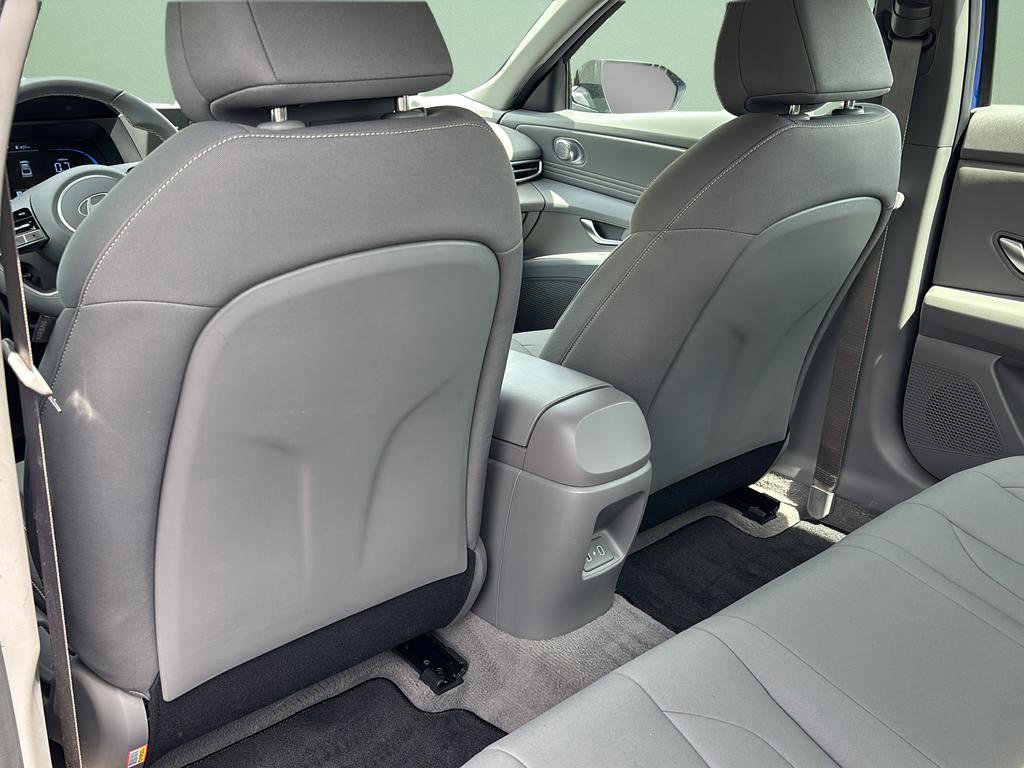 Used 2025 Hyundai Elantra Sport FWD image 17