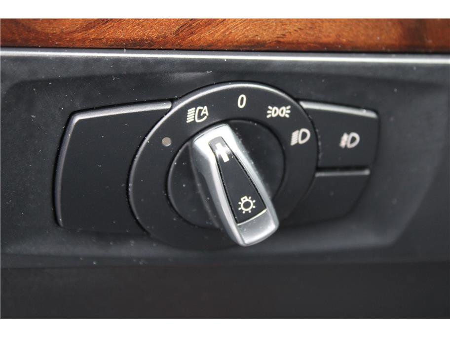 Used 2011 BMW 328i xDrive Wagon image 15