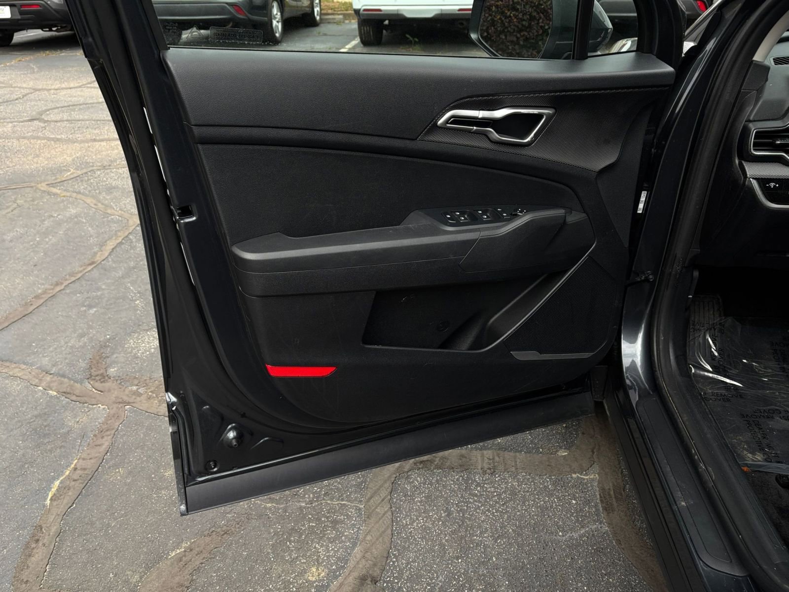 Used 2025 Kia Sportage LX image 18