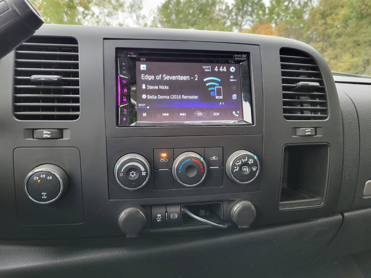 Used 2014 GMC Sierra 2500 SLE w/ Snow Plow Prep Package image 18