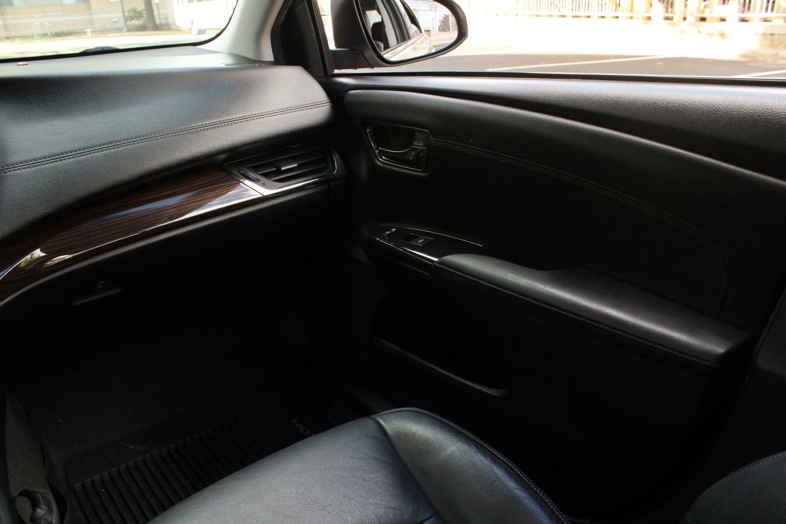 Used 2013 Toyota Avalon XLE Touring FWD image 25