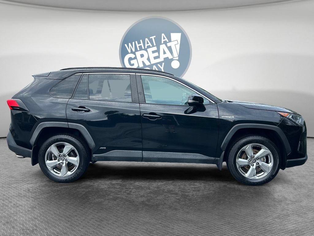 Used 2021 Toyota RAV4 XLE Premium AWD/4WD image 2