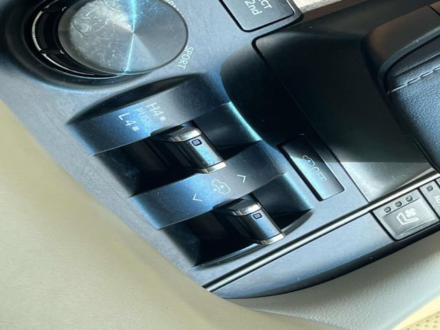 Used 2019 Lexus LX 570 4WD w/ Luxury Package image 39