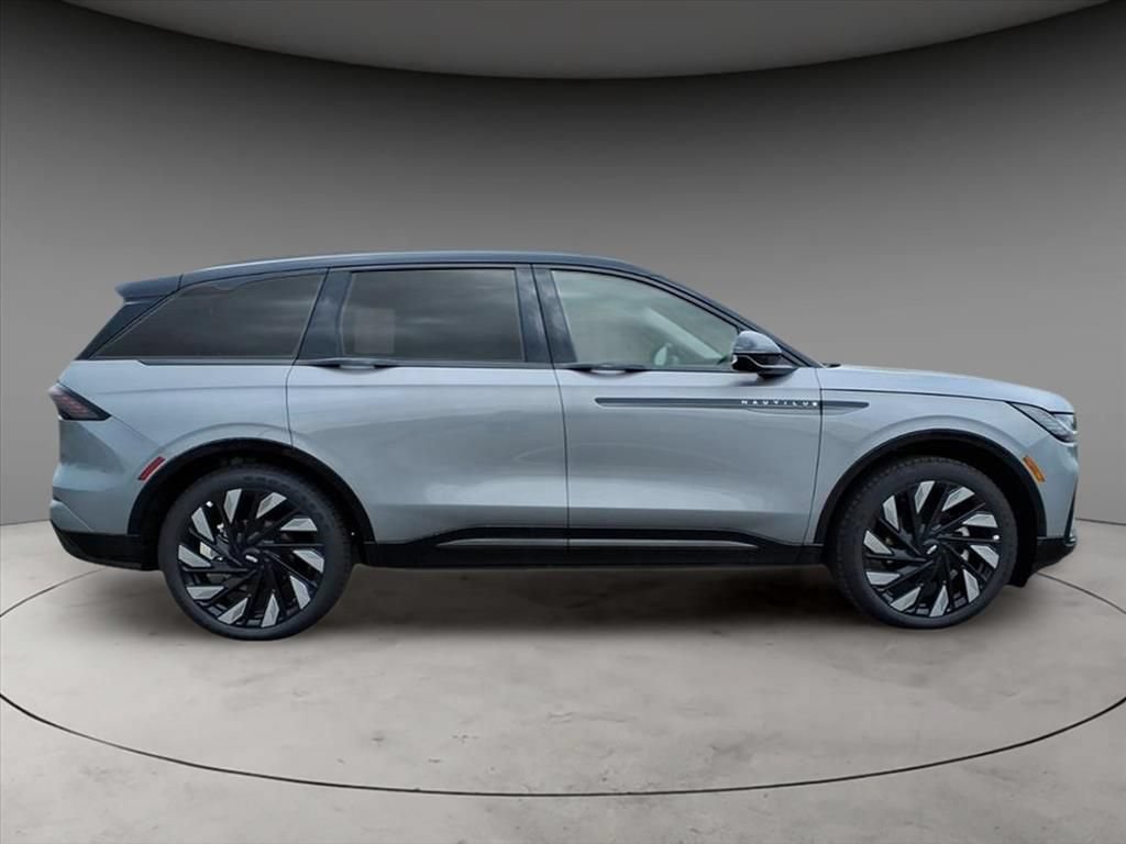 New 2025 Lincoln Nautilus Reserve w/ Jet Appearance Package AWD/4WD image 9