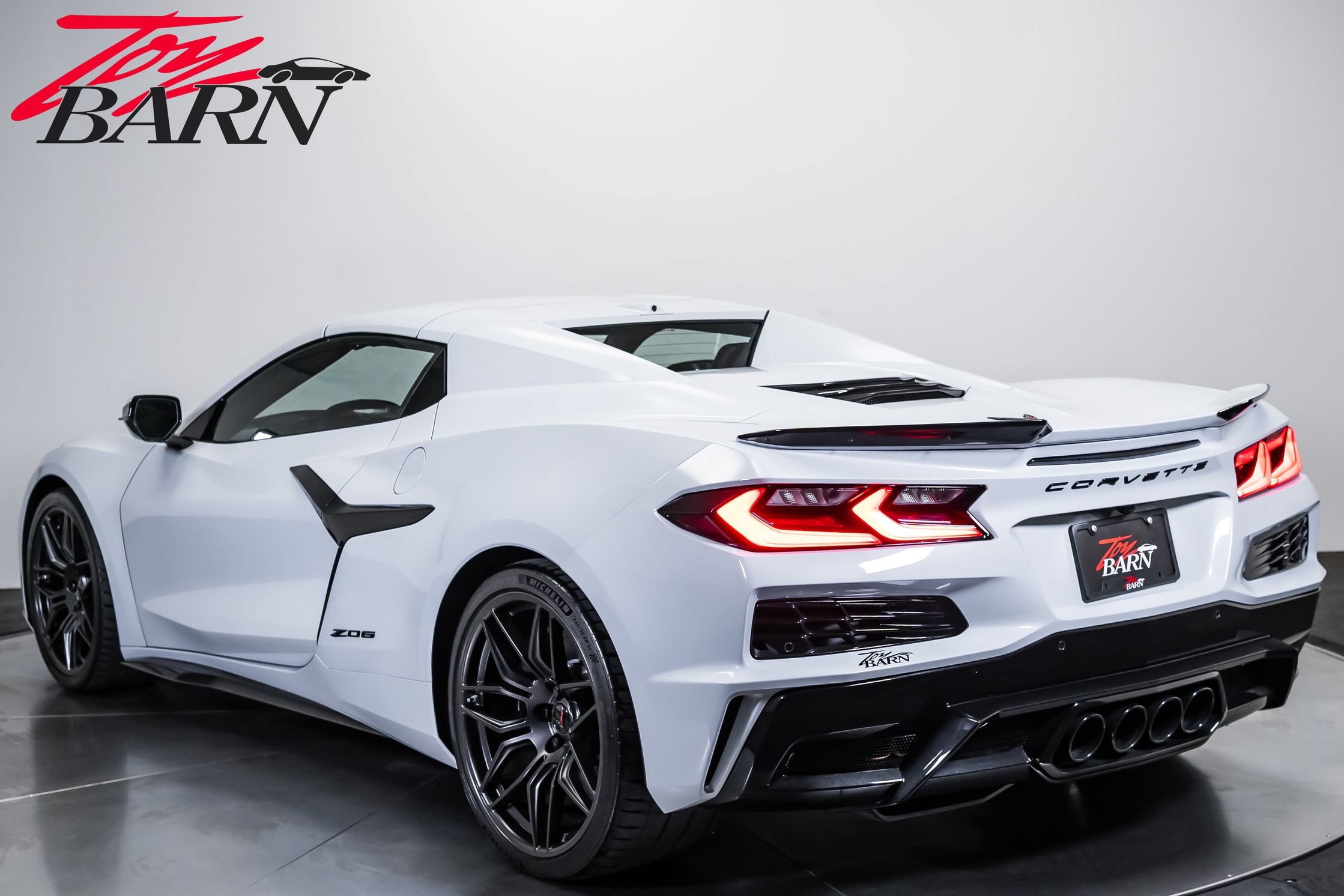 Used 2024 Chevrolet Corvette Z06 RWD image 11