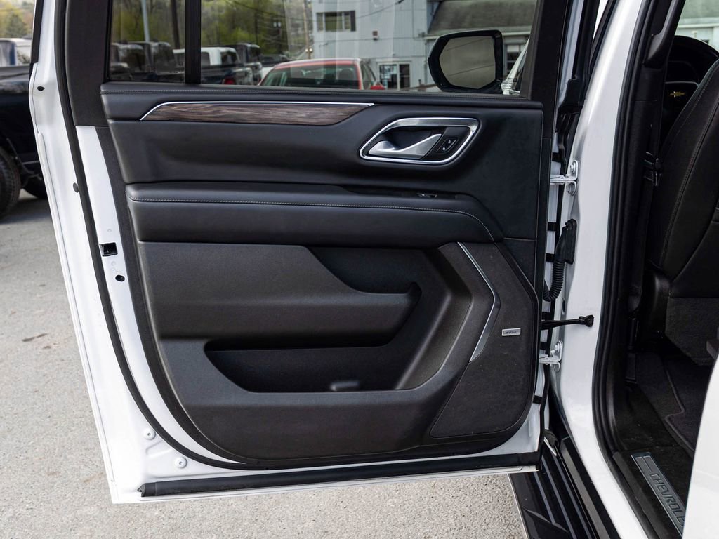 Used 2022 Chevrolet Suburban LT AWD/4WD image 14