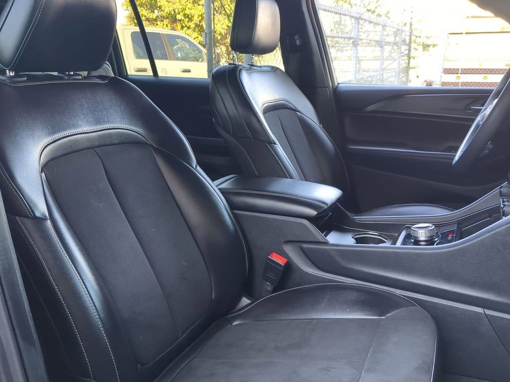 Used 2023 Jeep Grand Cherokee L Laredo image 8