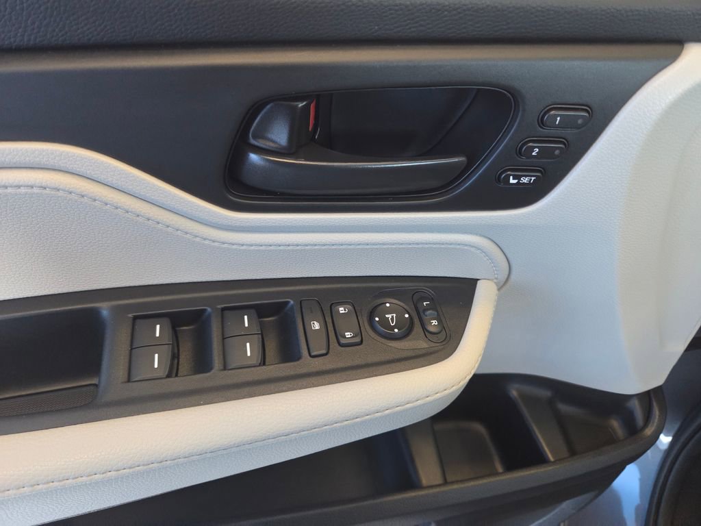 Certified 2025 Honda Odyssey EX-L image 17