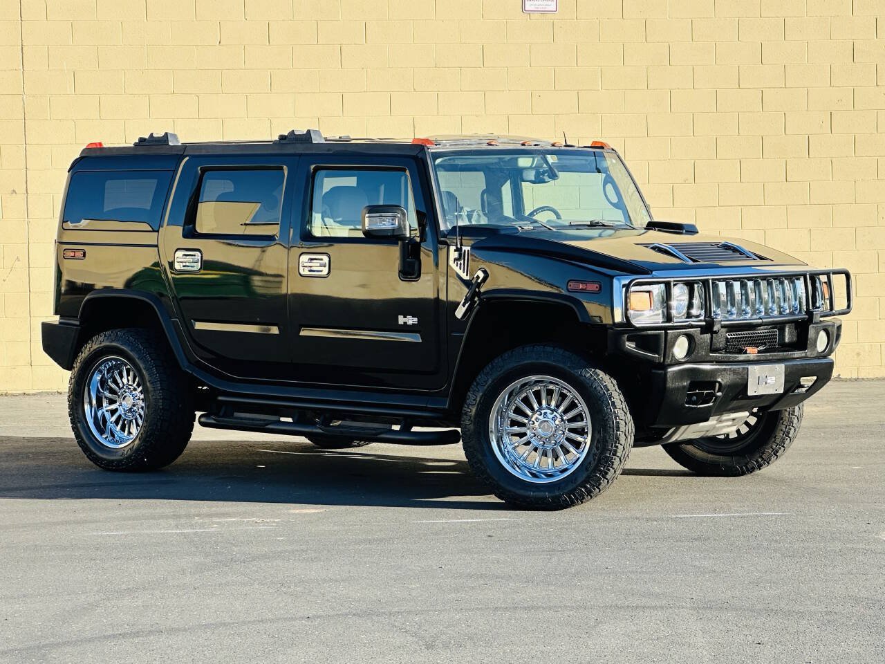Used 2004 HUMMER H2 w/ Preferred Equipment Group AWD/4WD image 2
