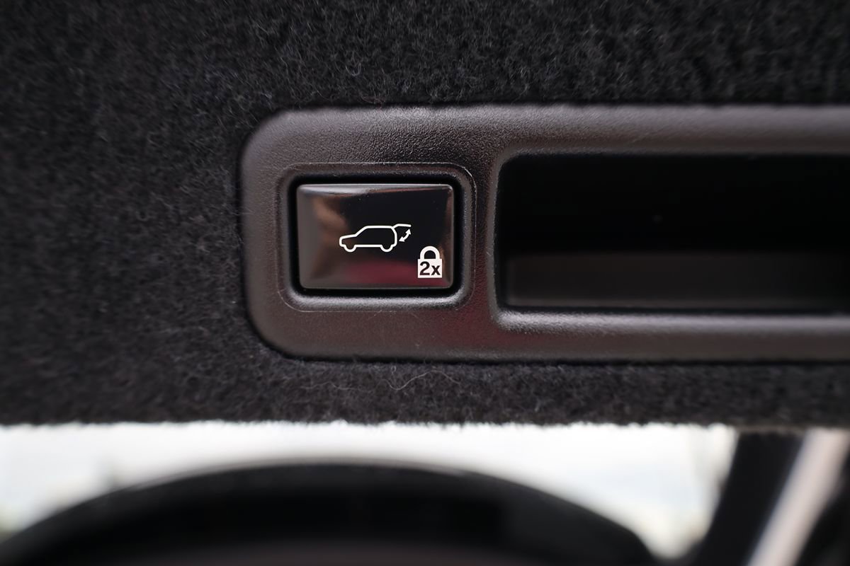Used 2018 Lexus RX 450h AWD w/ Premium Package image 16