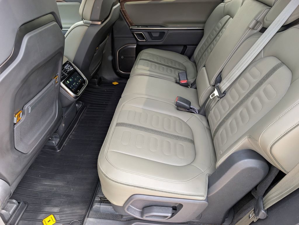 Used 2024 Rivian R1S Adventure AWD/4WD image 19