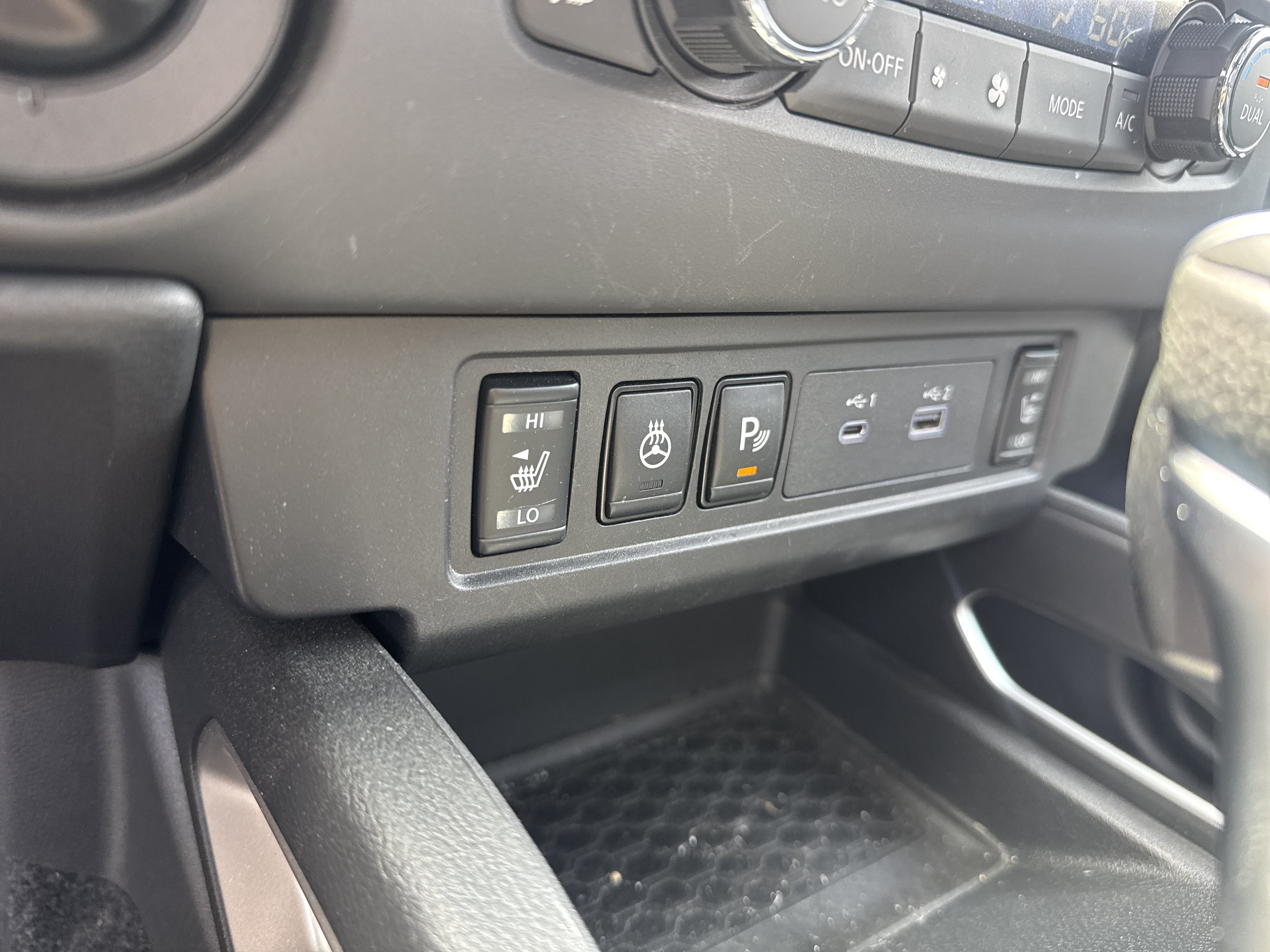 Used 2024 Nissan Frontier SL w/ Technology Package AWD/4WD image 27