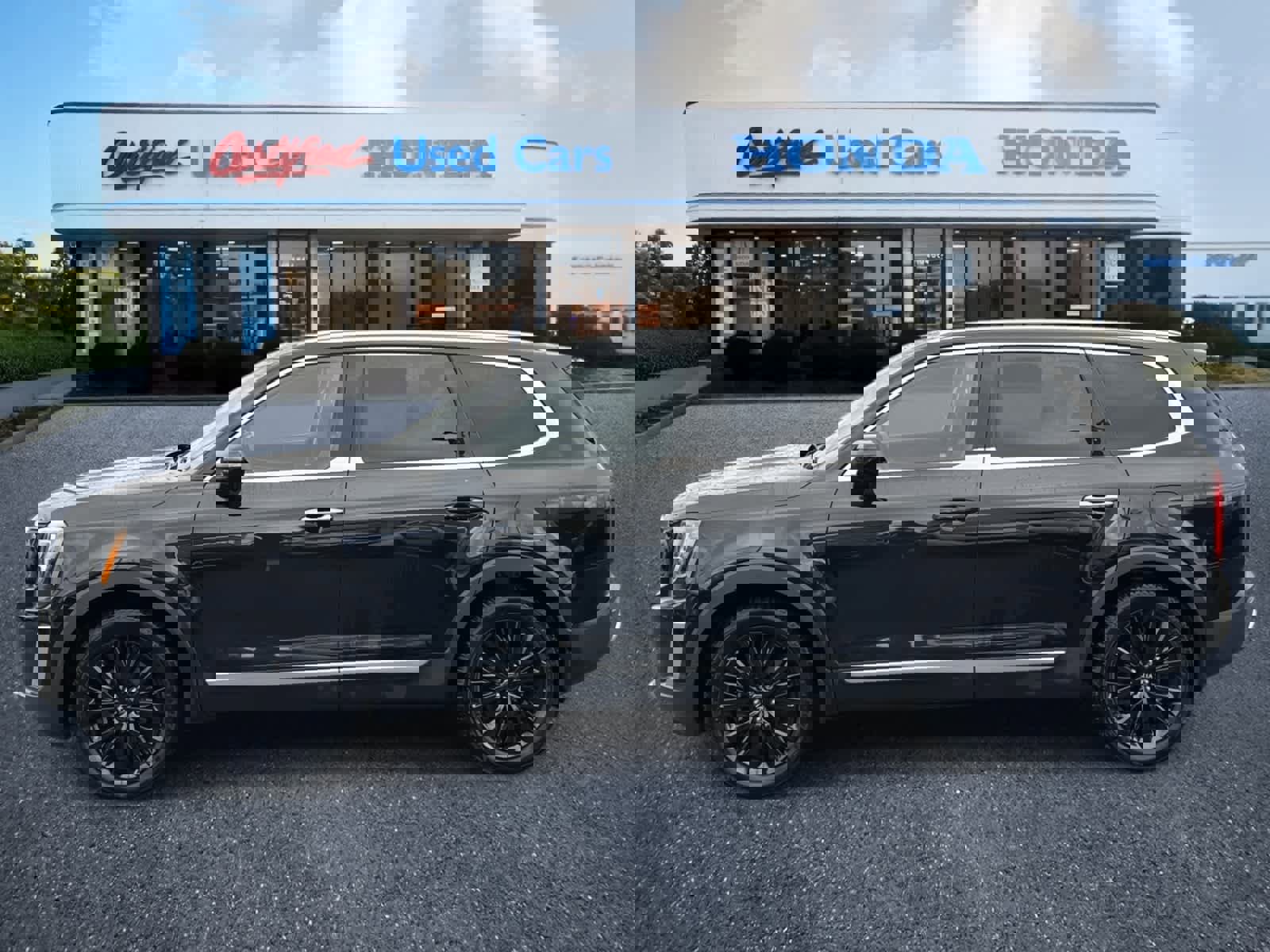 Used 2021 Kia Telluride SX w/ SX Prestige Package image 2