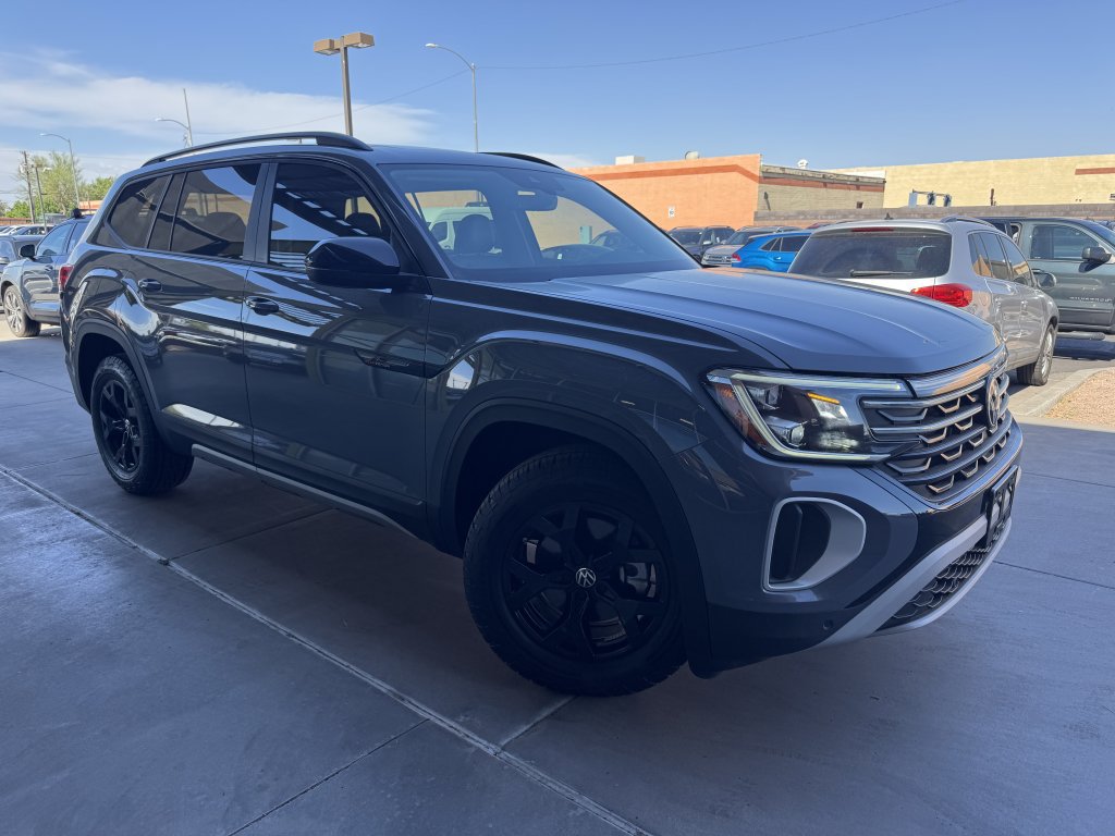 Used 2024 Volkswagen Atlas Peak Edition SE AWD/4WD image 6