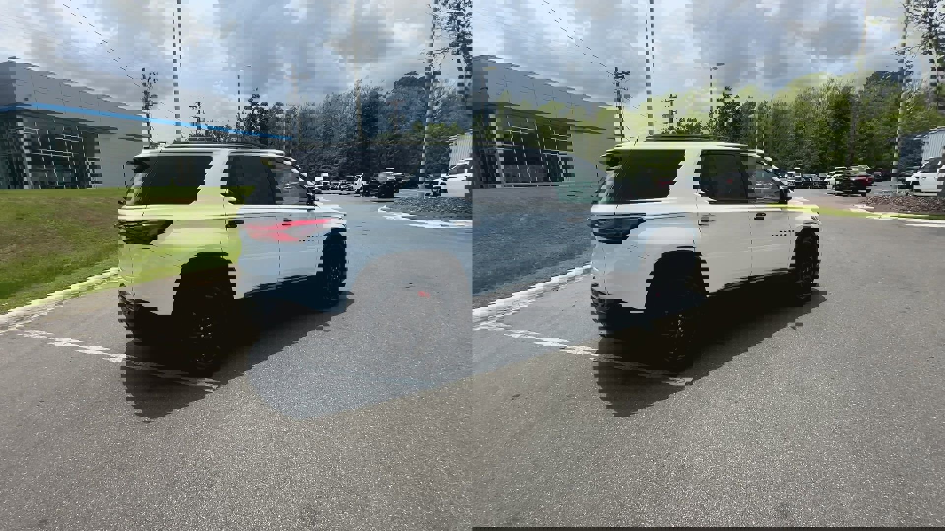 Certified 2023 Chevrolet Traverse Premier w/ Redline Edition image 9