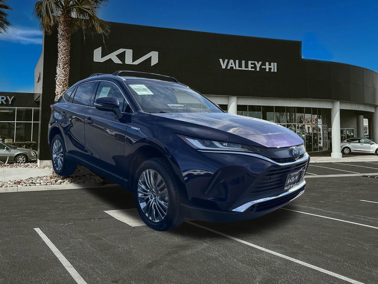 Used 2021 Toyota Venza XLE image 2