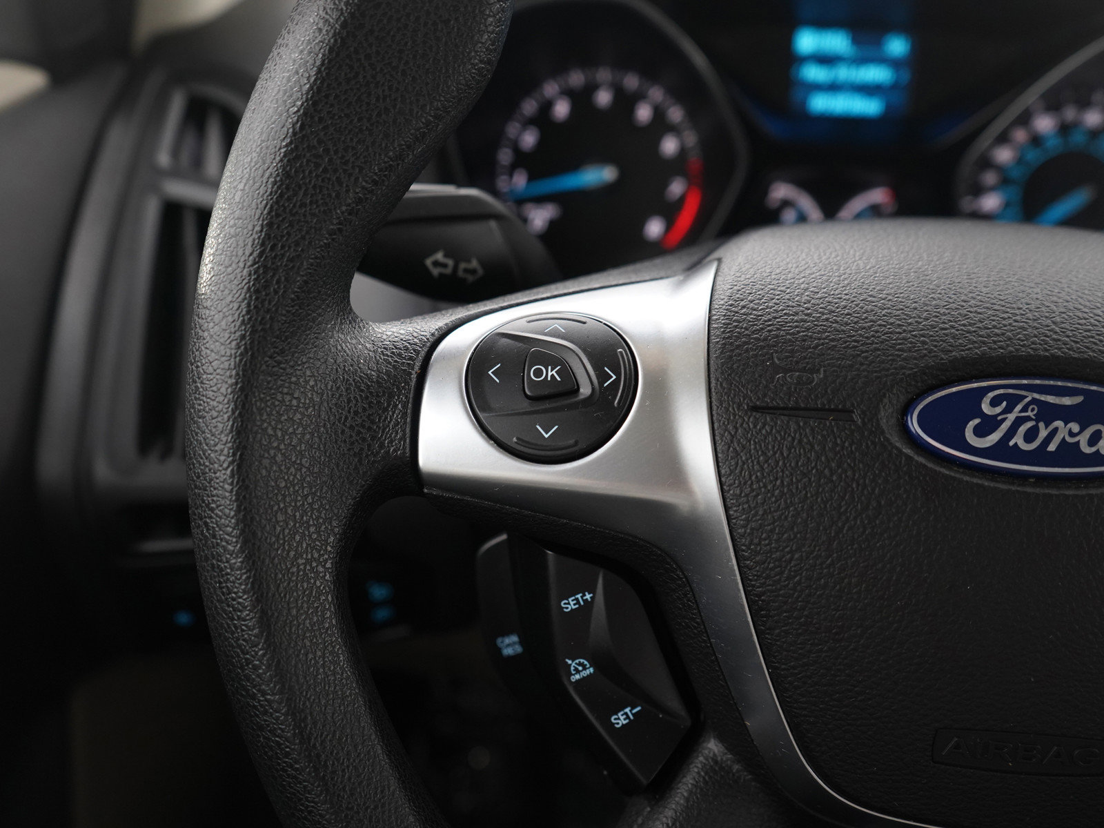 Used 2012 Ford Focus SE w/ SE Winter Pkg image 24