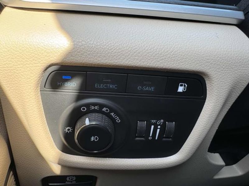 Used 2022 Jeep Grand Cherokee Limited 4xe image 24