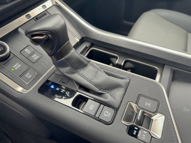 Used 2025 Lexus GX 550 w/ Accessory Package (2T) AWD/4WD image 24