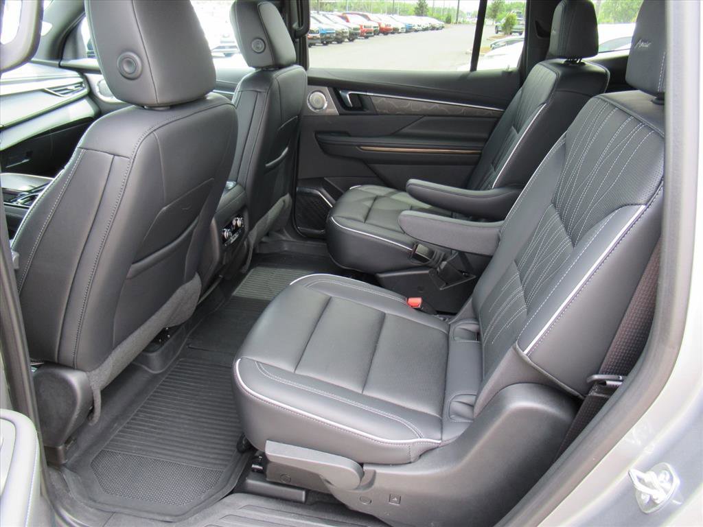Used 2025 Buick Enclave Avenir w/ Super Cruise Package AWD/4WD image 32