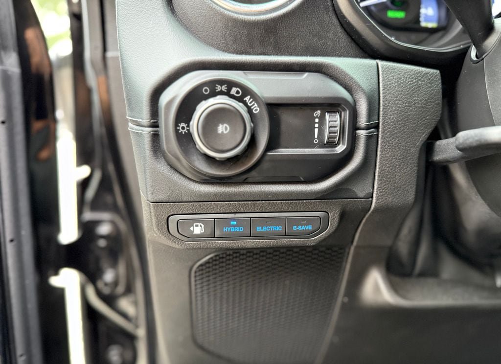 Used 2024 Jeep Wrangler Unlimited Sahara AWD/4WD image 22