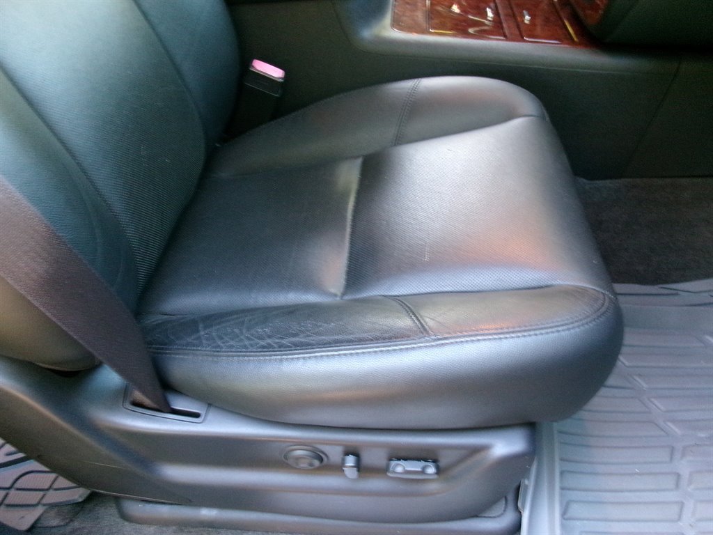 Used 2013 Chevrolet Avalanche LTZ RWD image 22