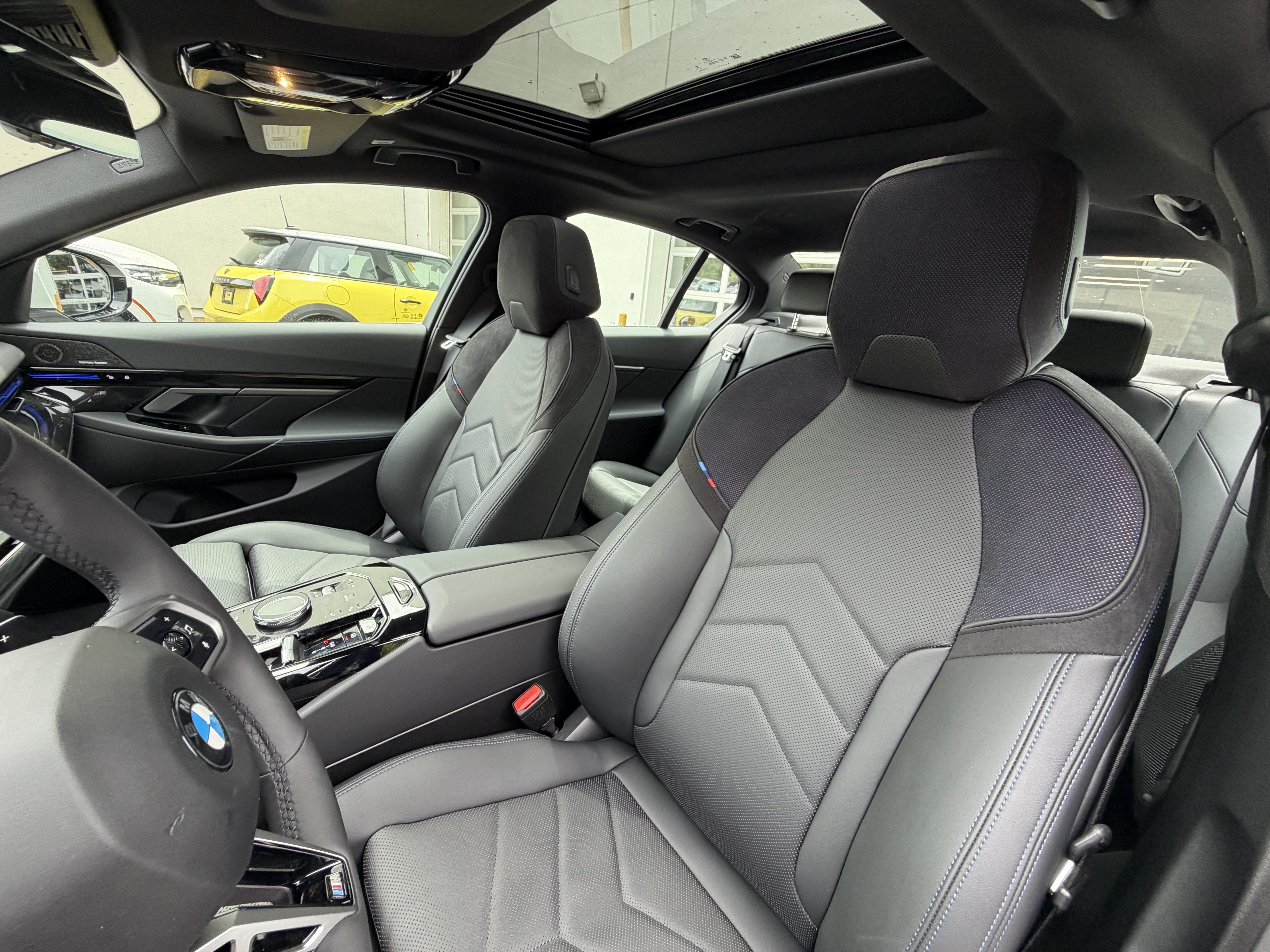 Used 2026 BMW 530i xDrive w/ M Sport Package AWD/4WD image 9